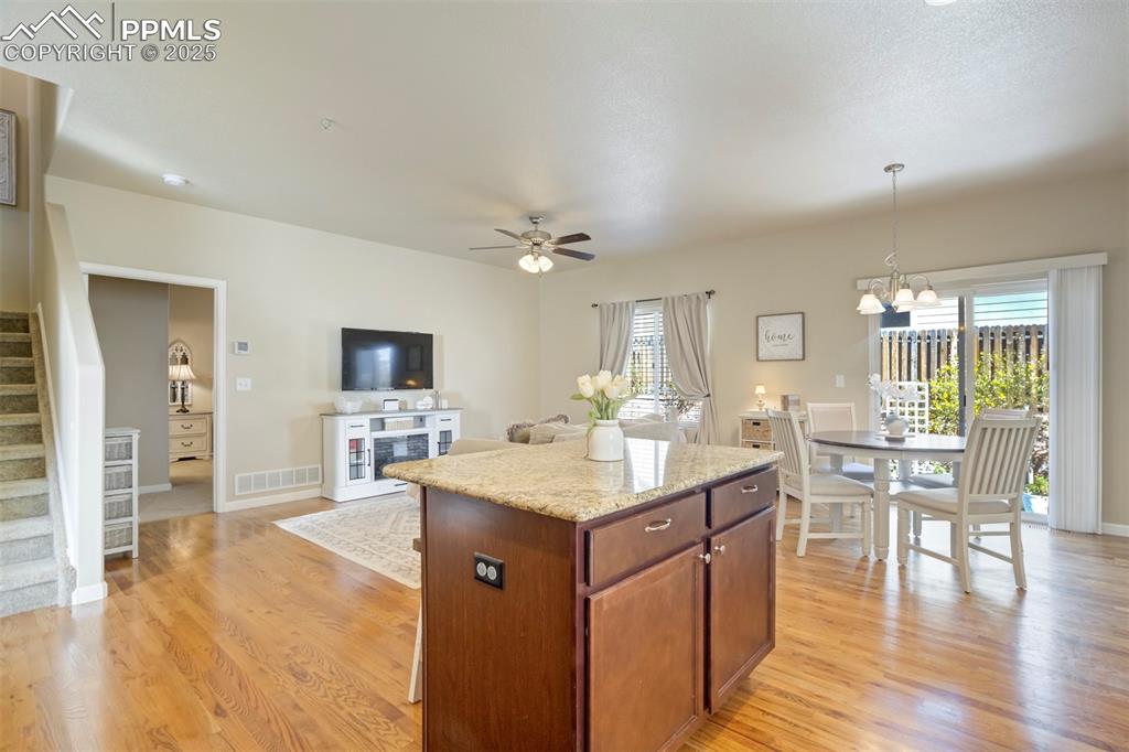 Image 11 of 50: Kitchen