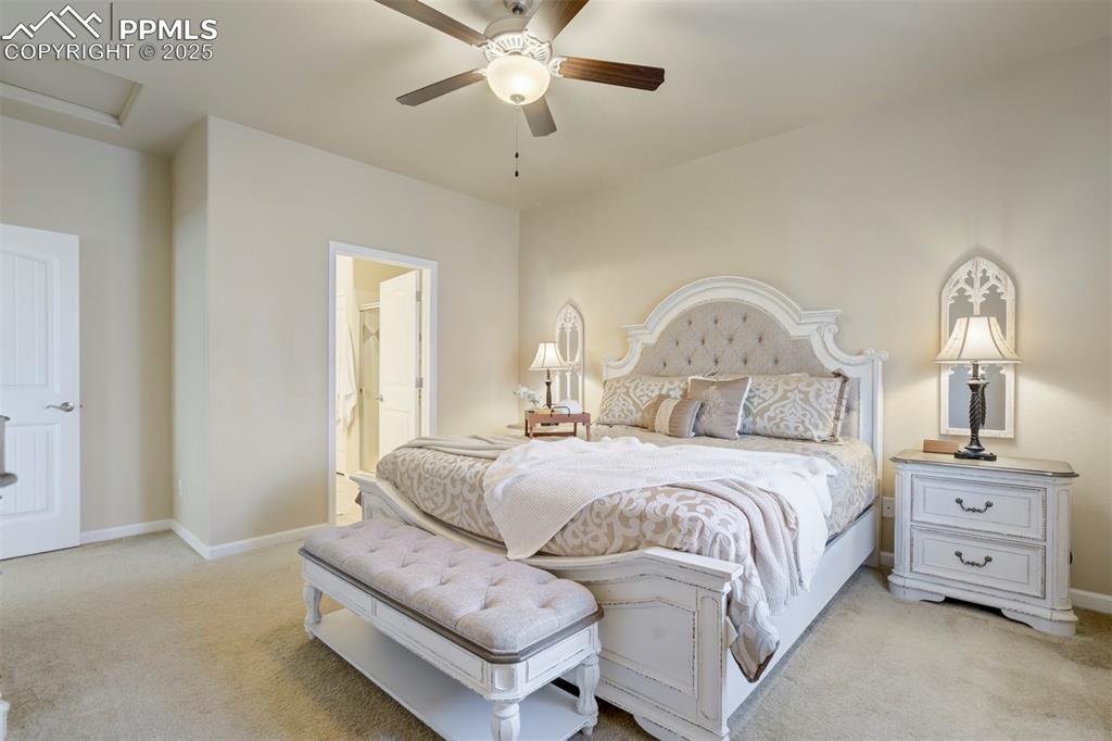 Image 17 of 50: Bedroom