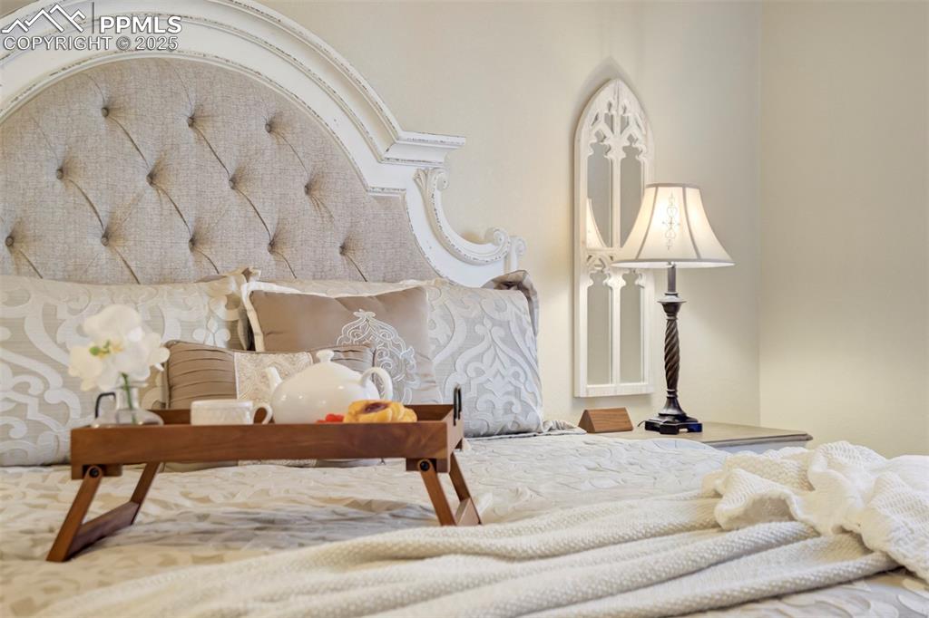 Image 20 of 50: Bedroom