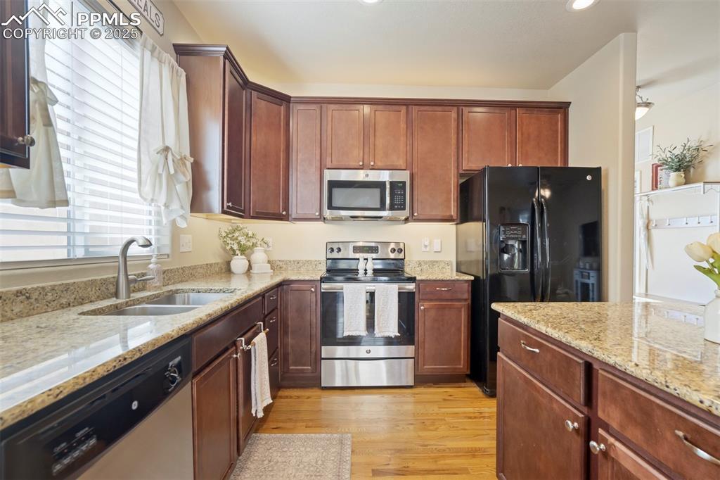 Image 3 of 50: Kitchen