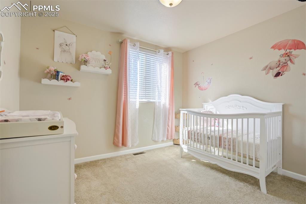 Image 31 of 50: Bedroom