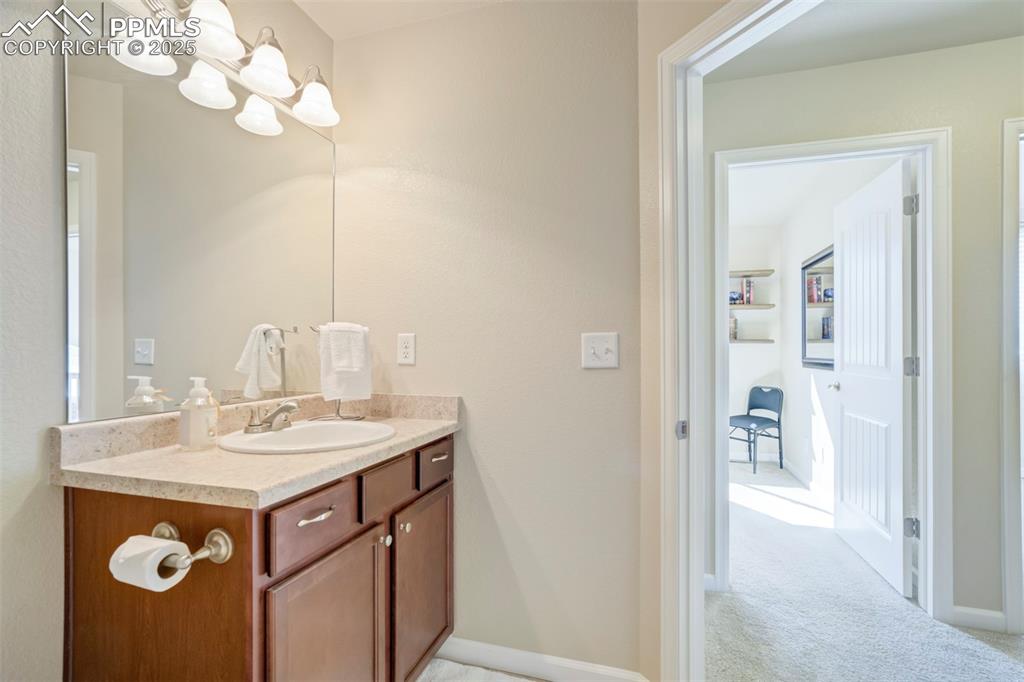 Image 38 of 50: Bathroom