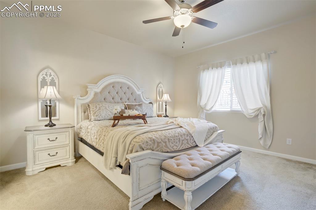 Image 4 of 50: Bedroom