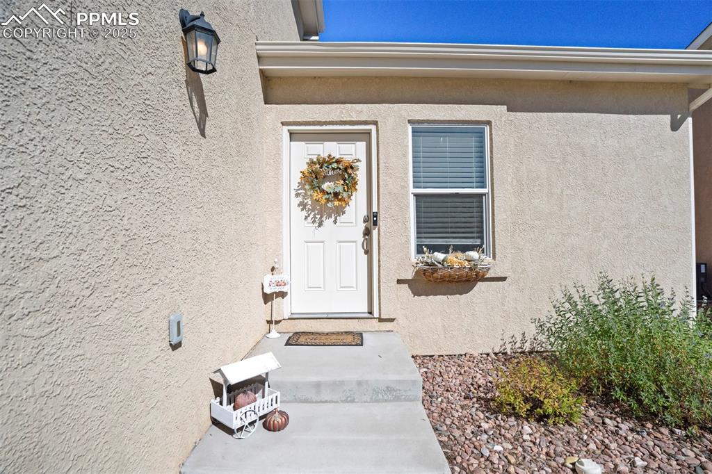 Image 45 of 50: Entry