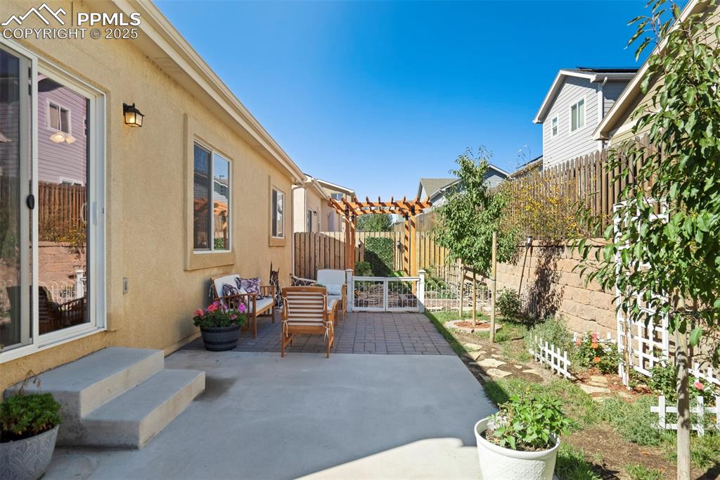 Image 7 of 50: Patio