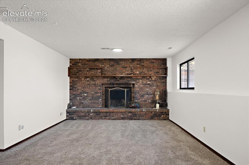 Image 18 of 39: Family Room