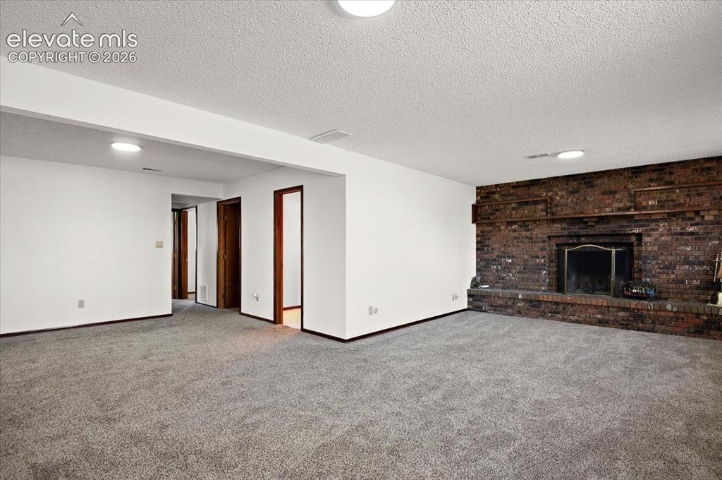 Image 20 of 39: Family Room