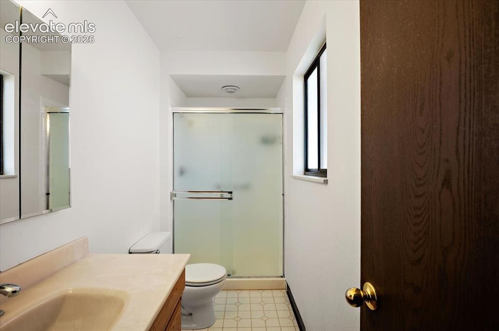 Image 28 of 39: Bathroom