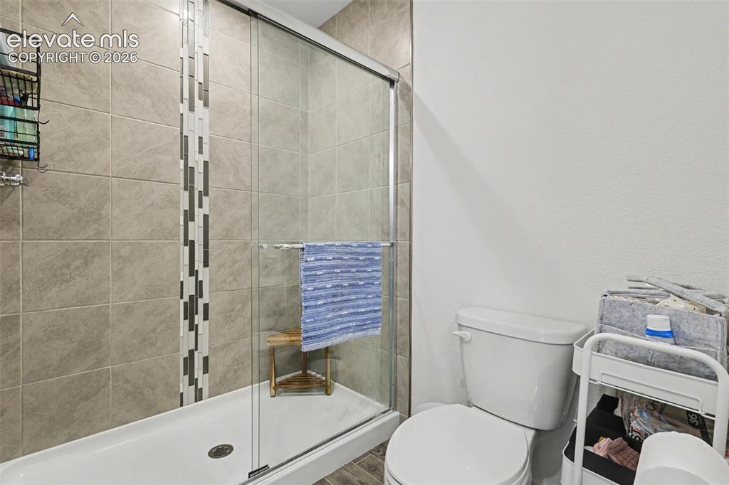 Image 22 of 30: Bathroom