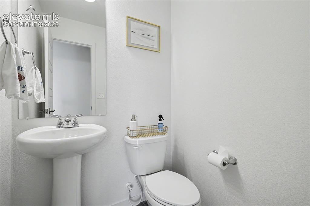 Image 8 of 30: Bathroom