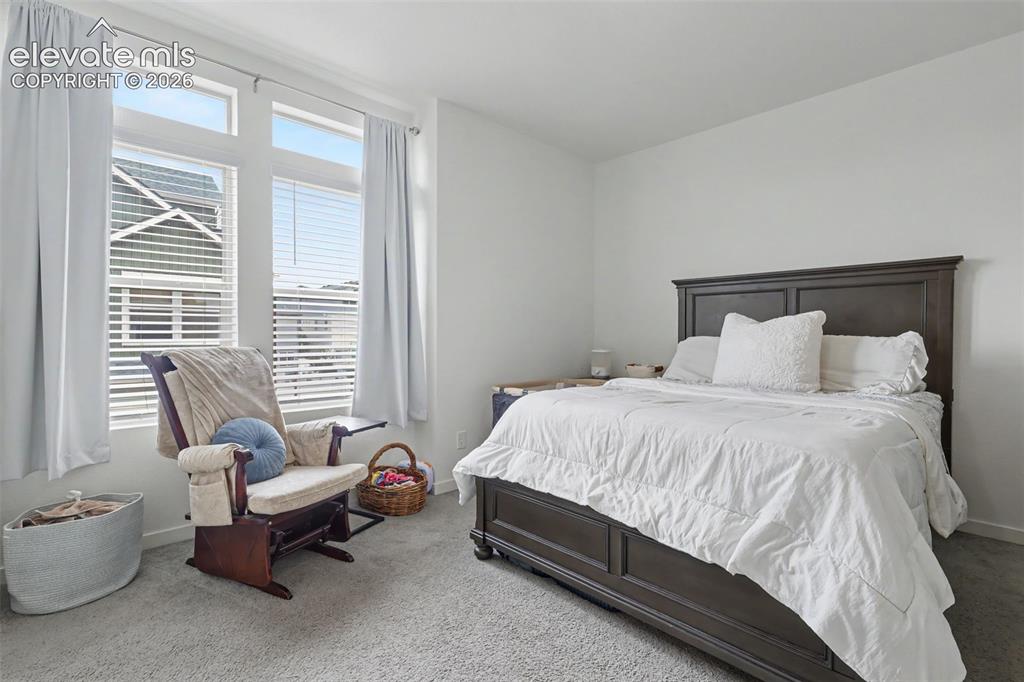 Image 9 of 30: Bedroom
