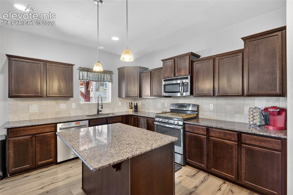 Image 11 of 40: Kitchen