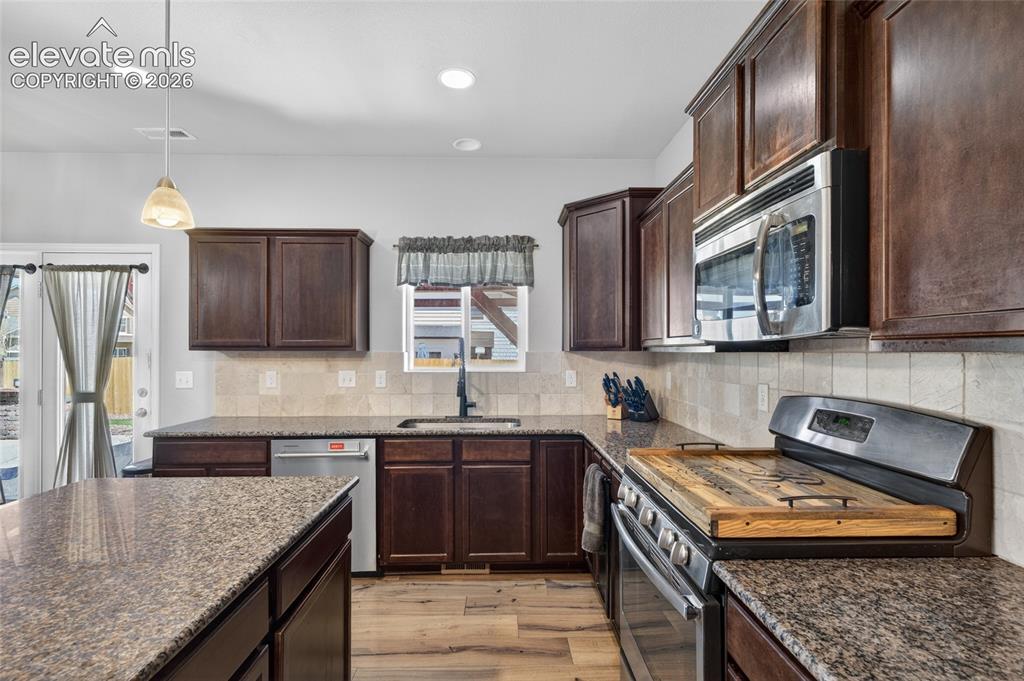 Image 12 of 40: Kitchen