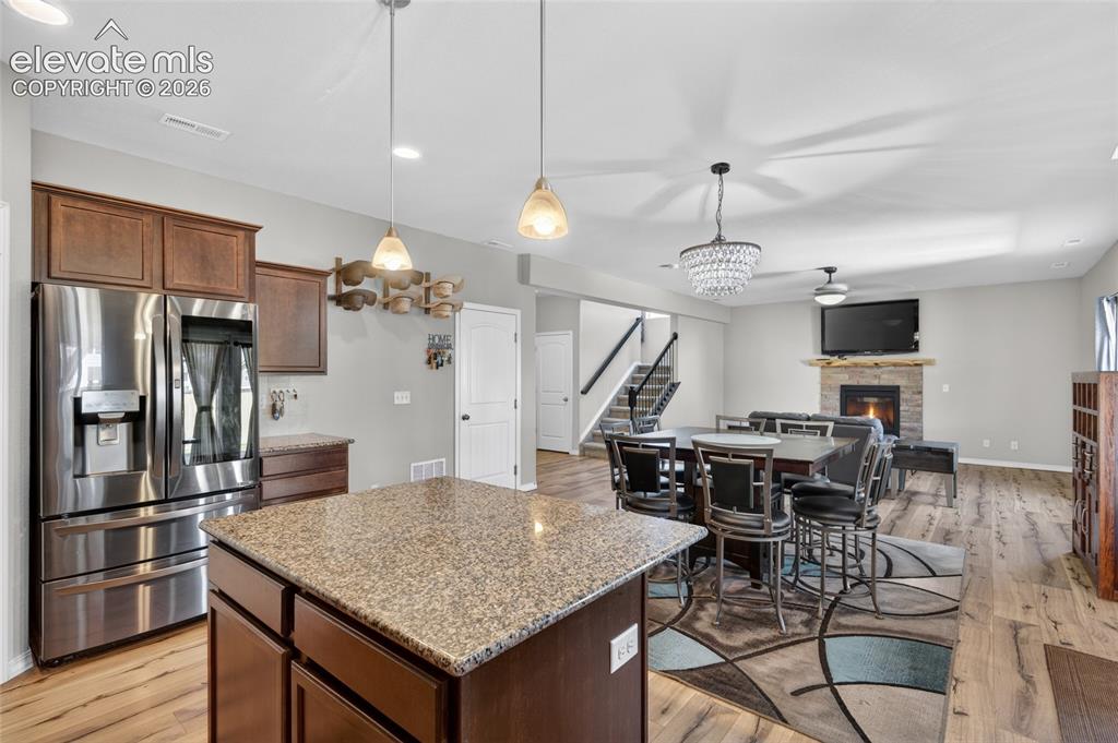 Image 13 of 40: Kitchen