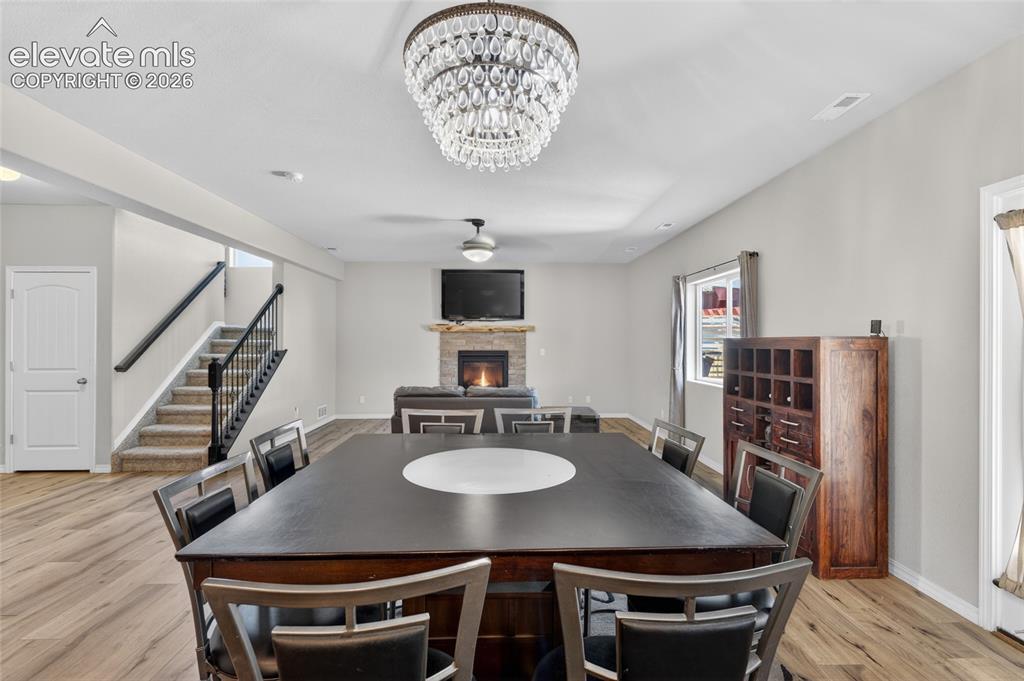 Image 14 of 40: Dining Area
