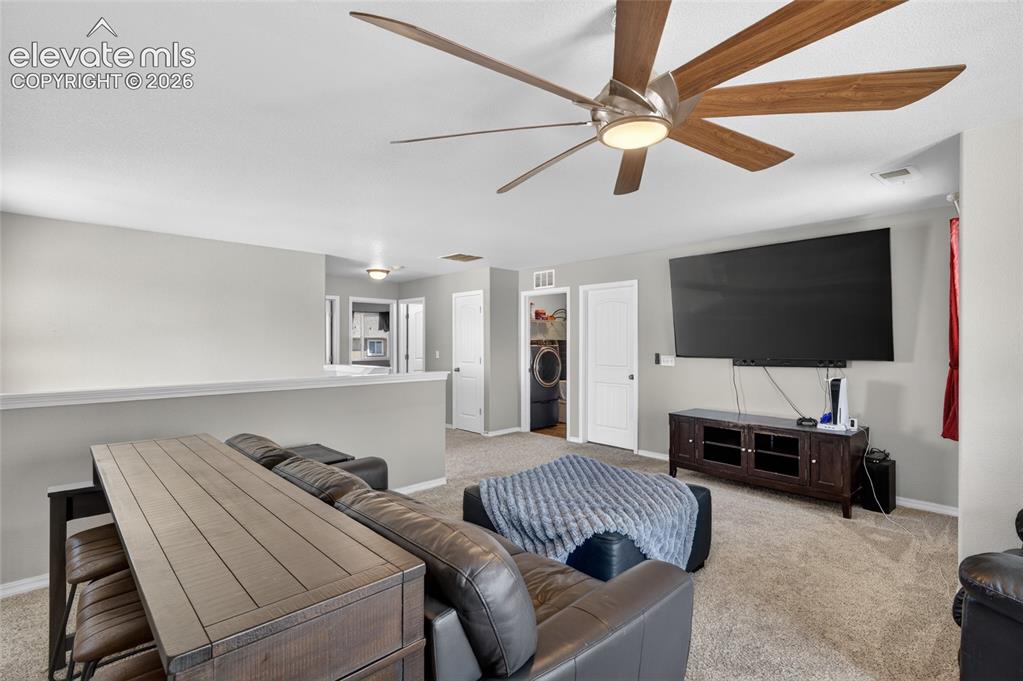 Image 18 of 40: Loft