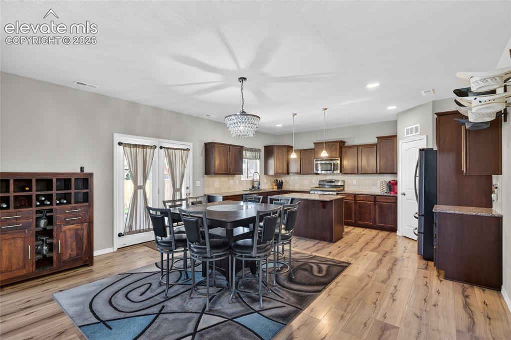 Image 9 of 40: Dining Area