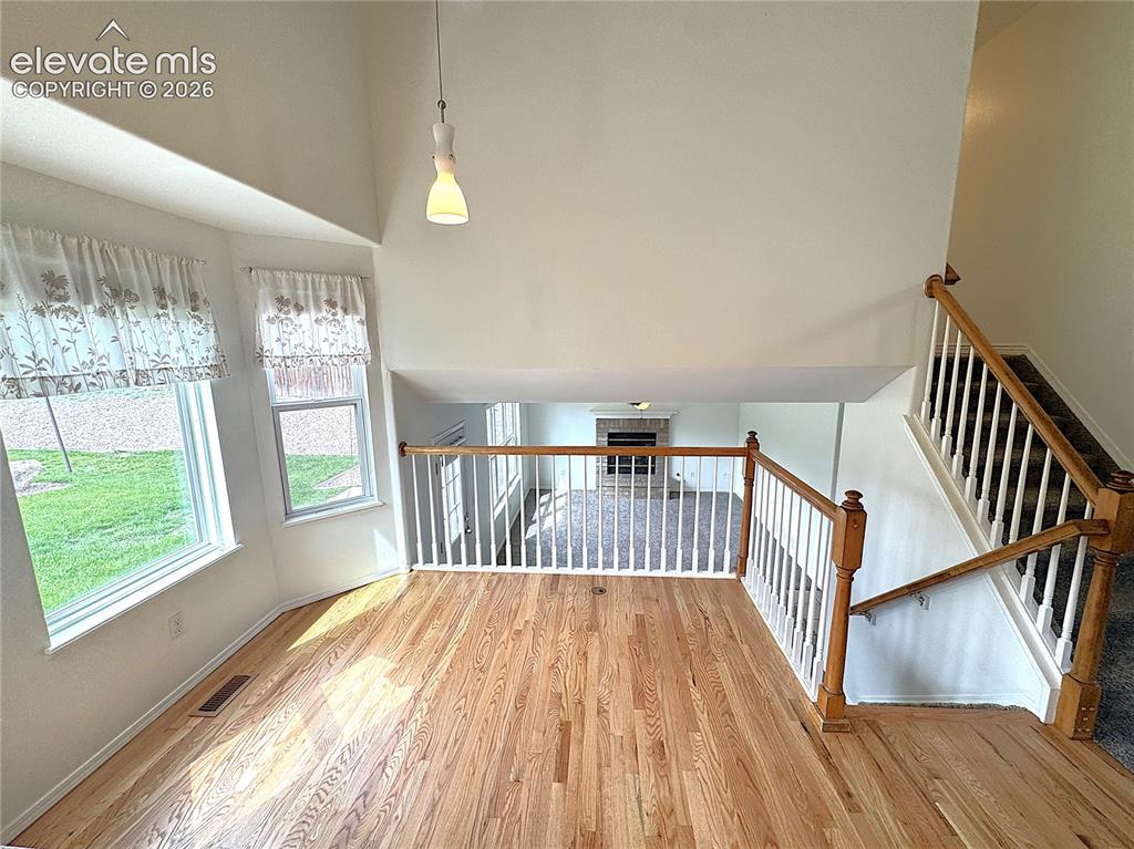 Image 11 of 40: Dining Area