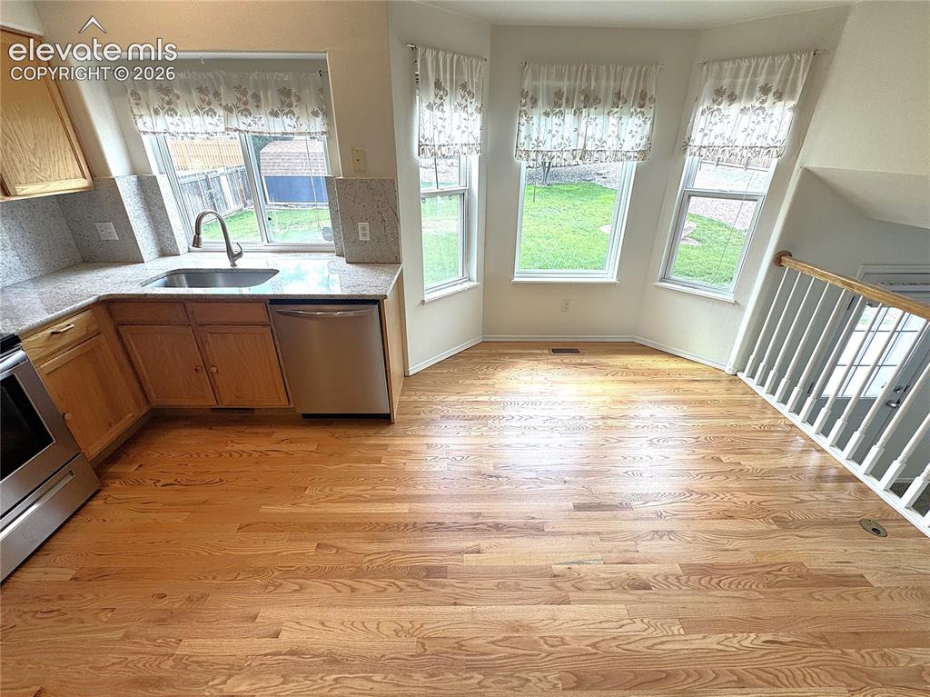 Image 12 of 40: Dining Area