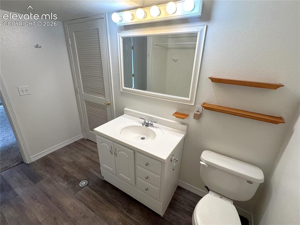 Image 34 of 40: Bathroom