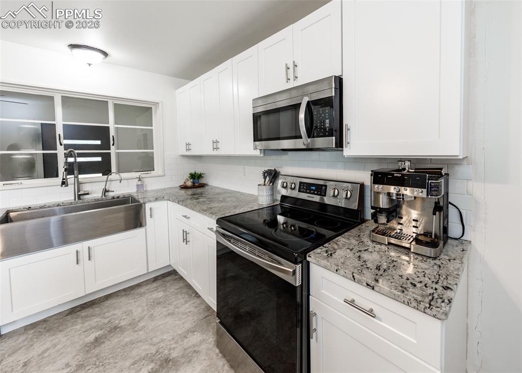 Image 12 of 43: Kitchen