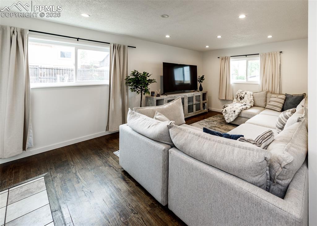 Image 19 of 43: Living Room