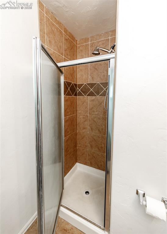 Image 25 of 43: Bathroom
