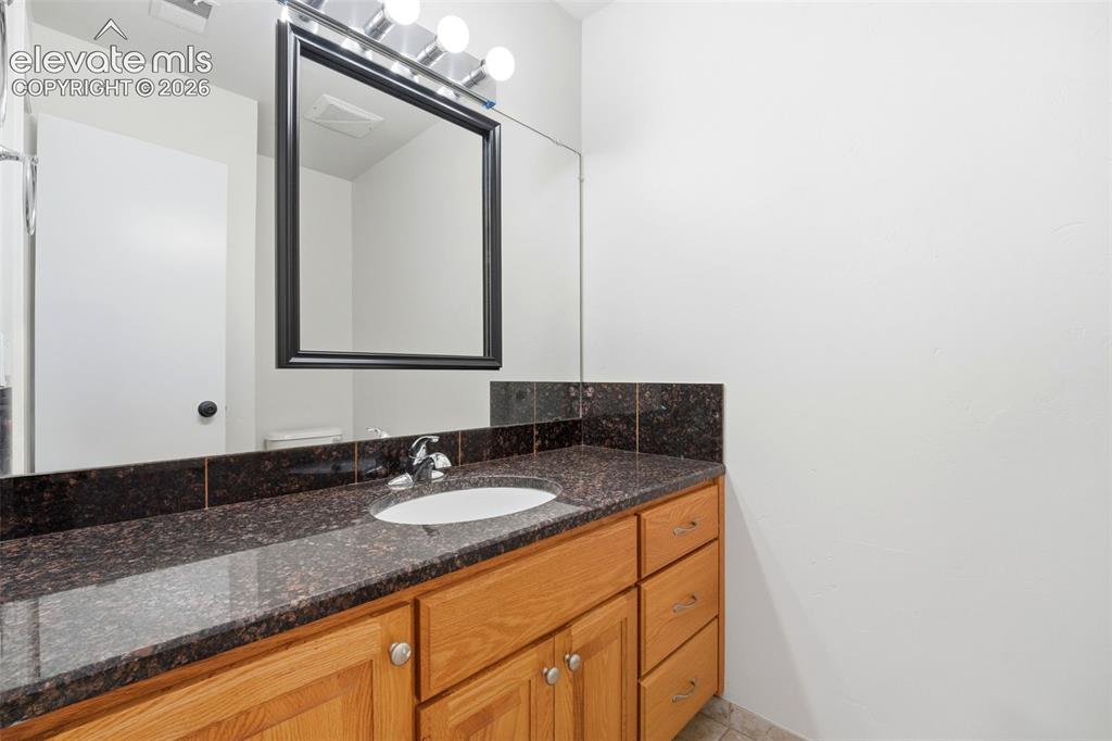 Image 17 of 46: Bathroom