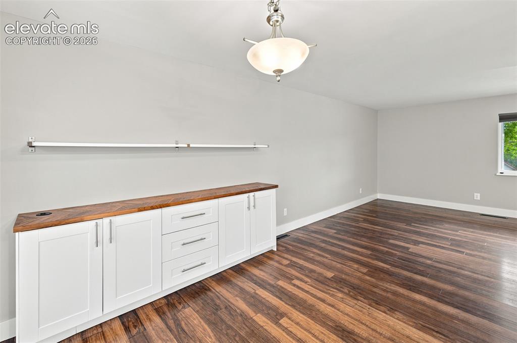 Image 9 of 50: Living Room