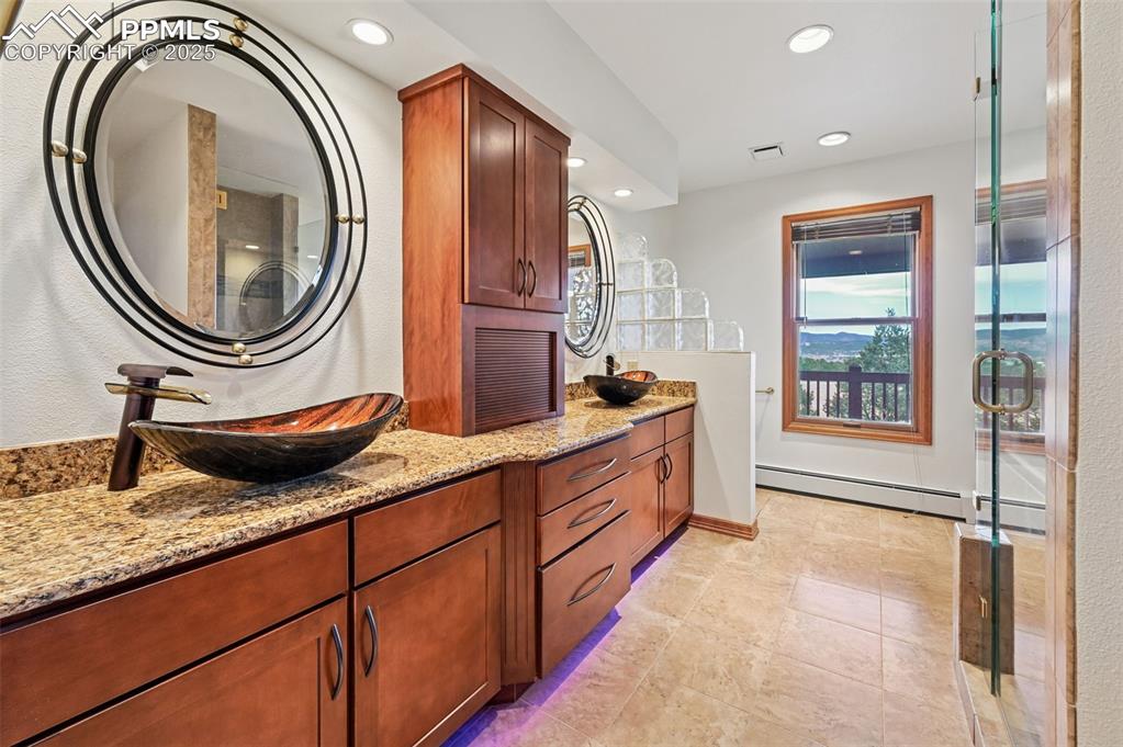 Image 32 of 49:  double vanity