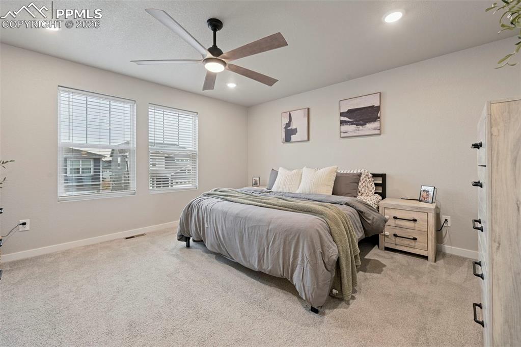 Image 17 of 35: Bedroom