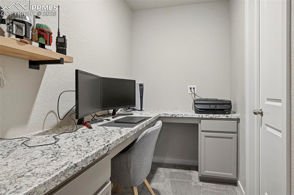 Image 26 of 35: Office