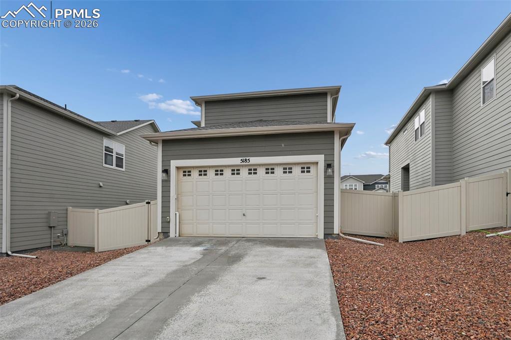 Image 34 of 35: Garage