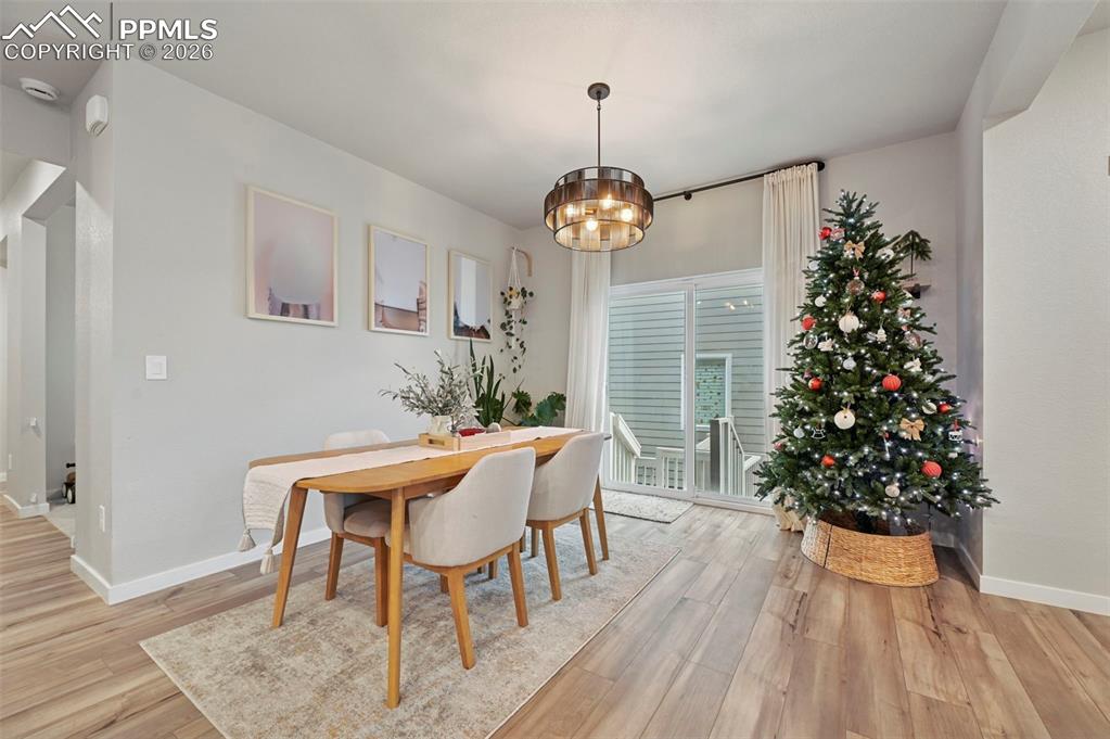 Image 8 of 35: Dining Area