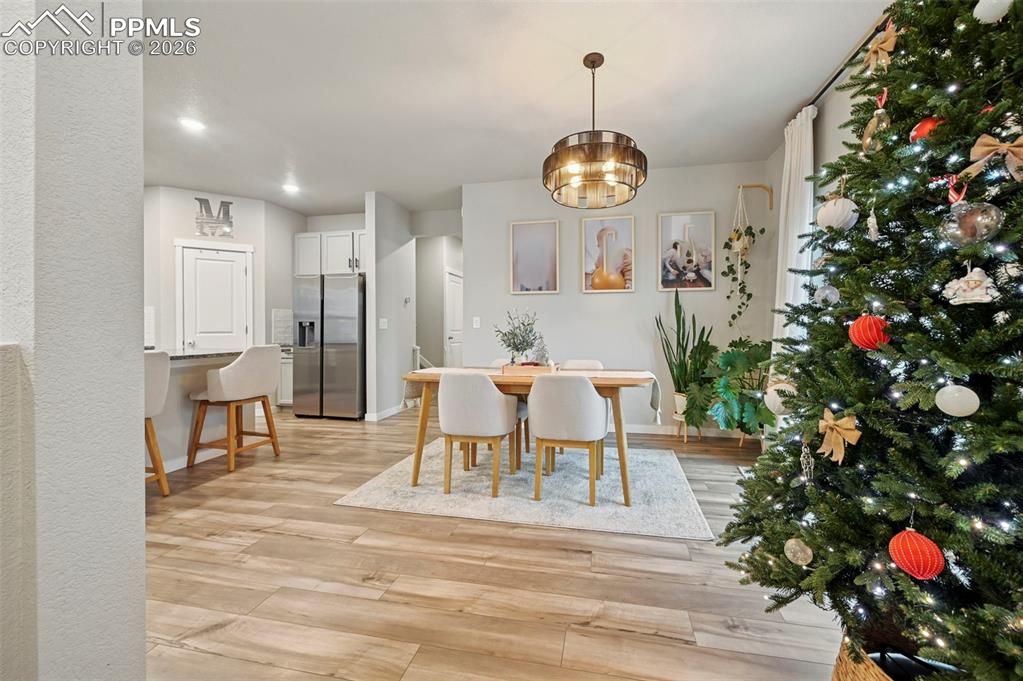 Image 9 of 35: Dining Area