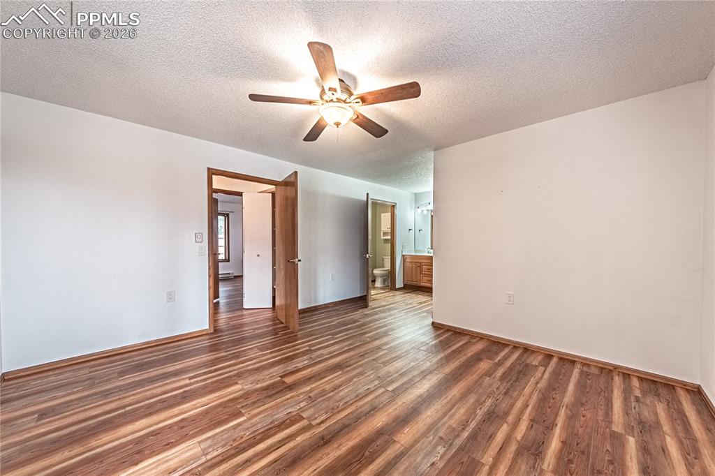 Image 14 of 49: Bedroom