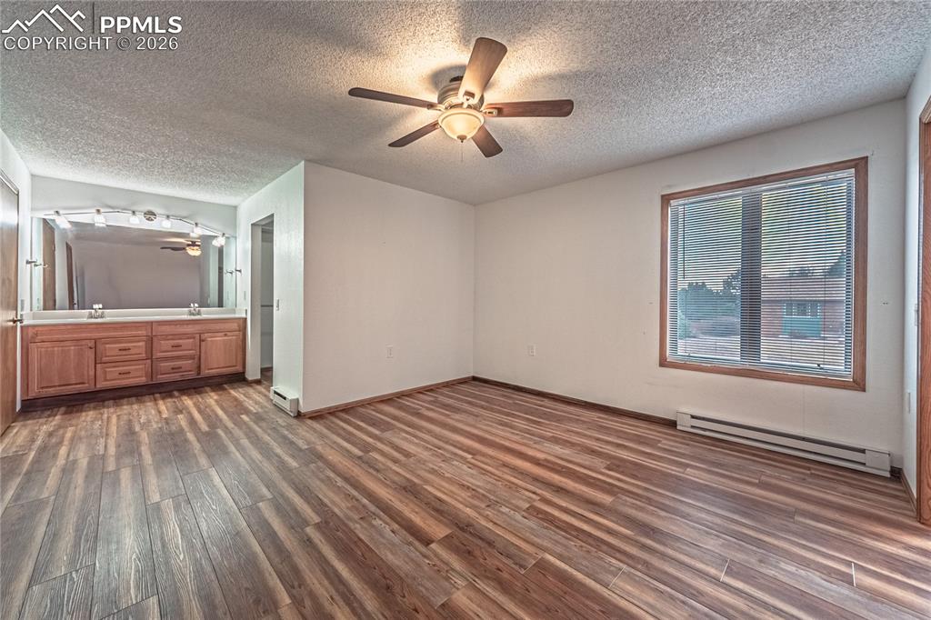 Image 16 of 49: Bedroom