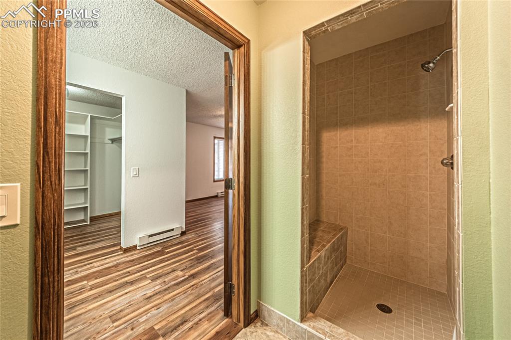 Image 20 of 49: Bathroom