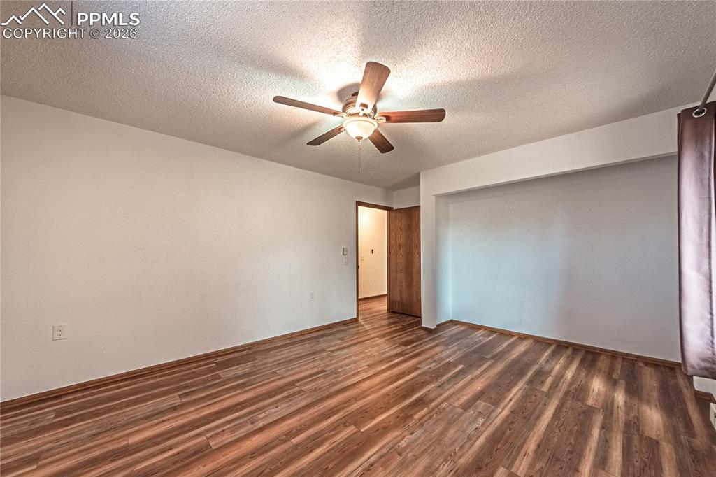 Image 26 of 49: Bedroom