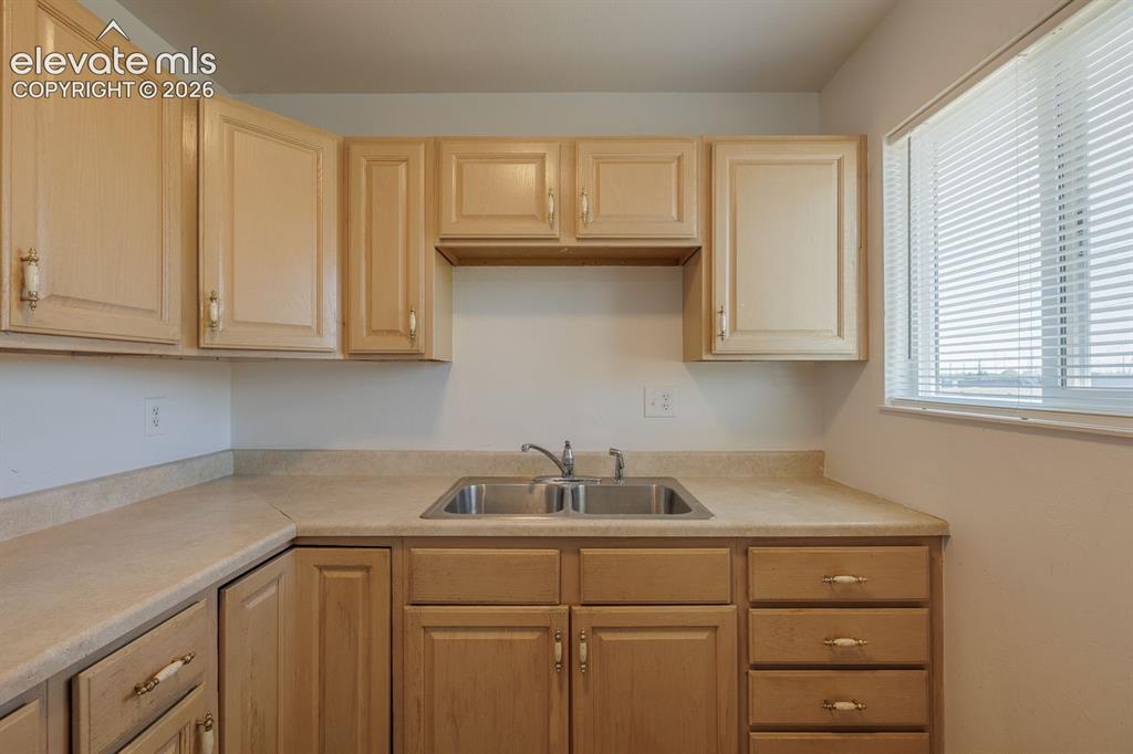 Image 8 of 26: Kitchen