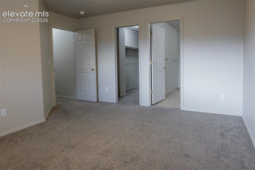 Image 12 of 24: Bedroom