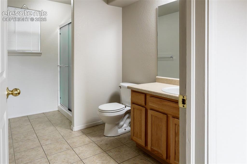 Image 14 of 24: Bathroom