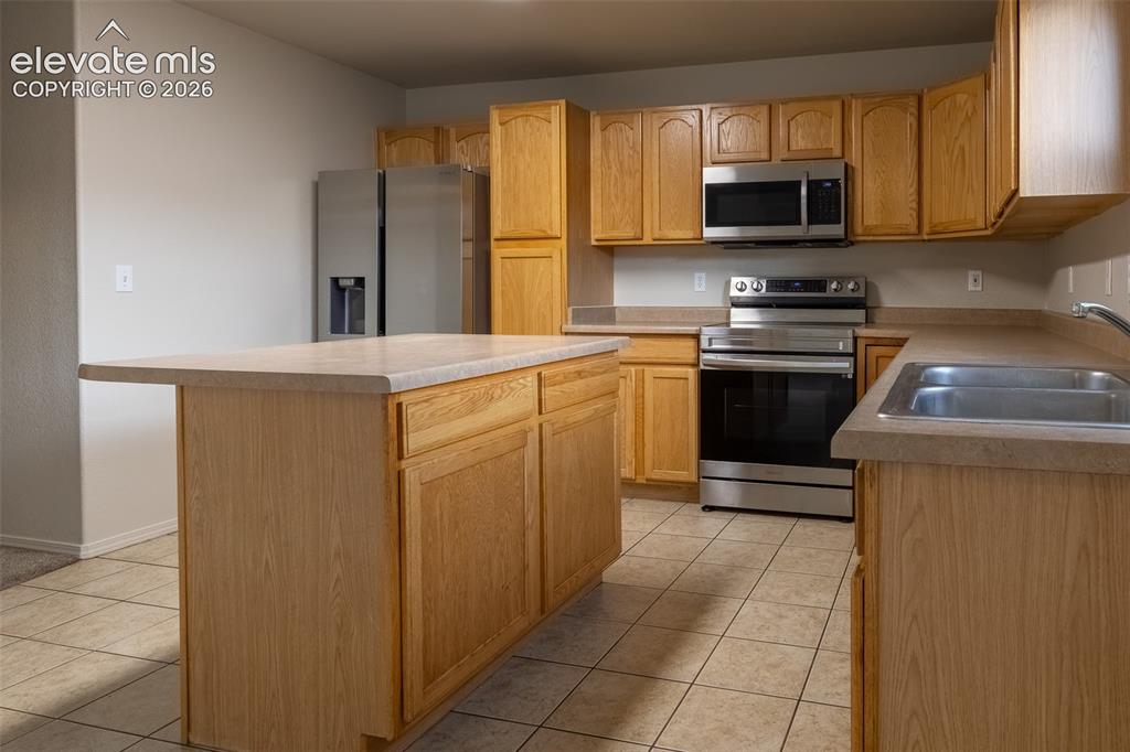 Image 4 of 24: Kitchen