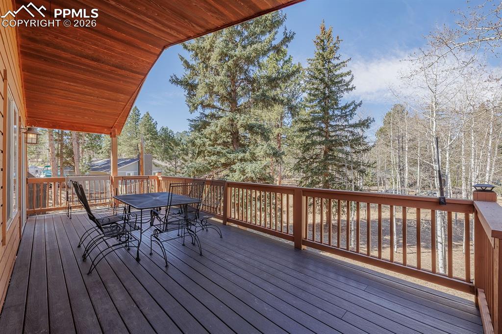 Image 15 of 32: Deck