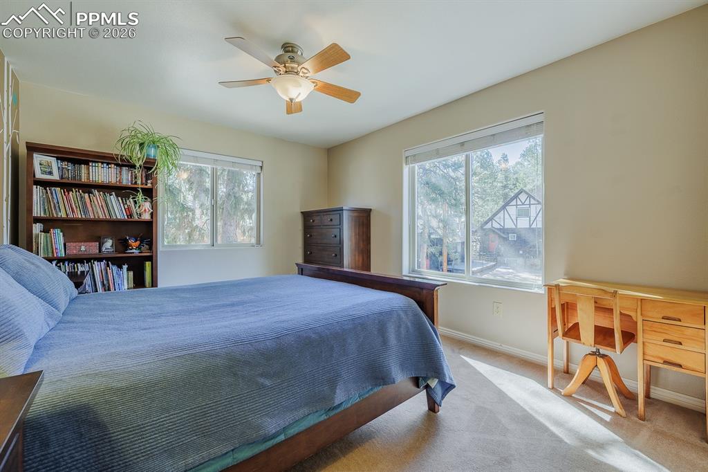 Image 18 of 32: Bedroom