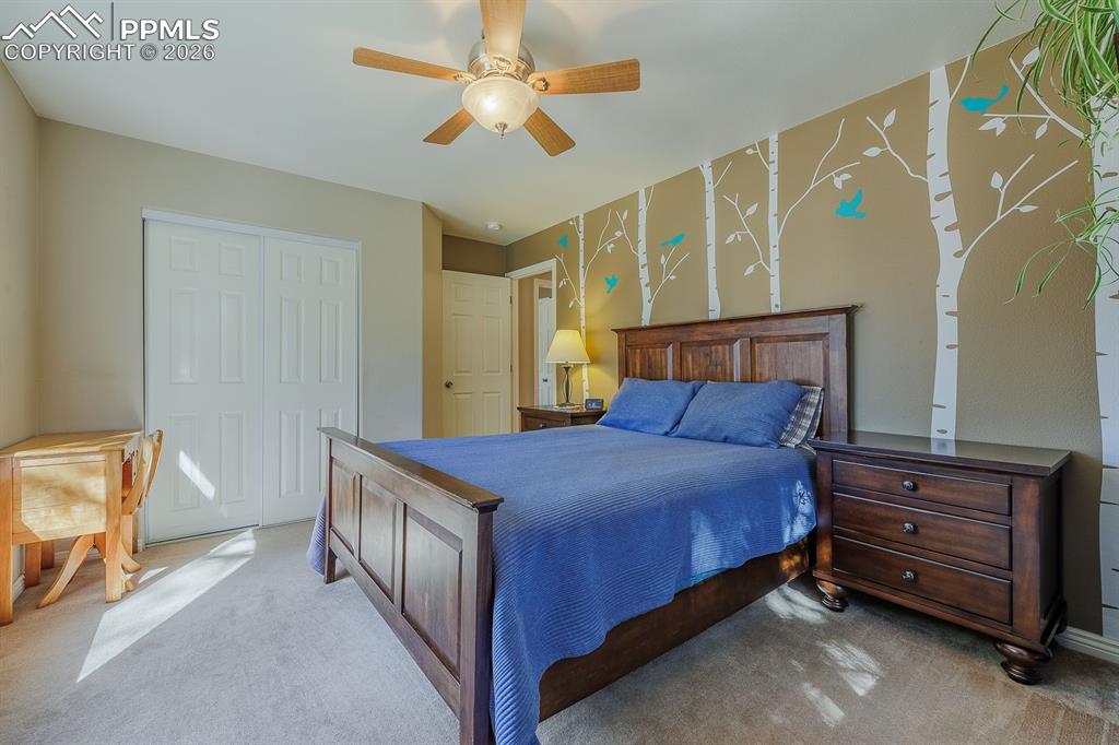 Image 19 of 32: Bedroom