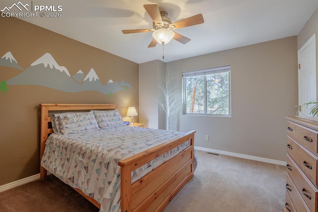 Image 20 of 32: Bedroom