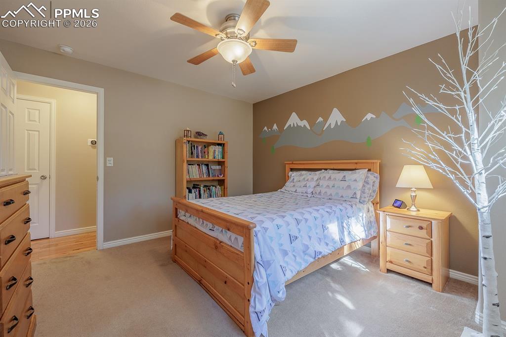 Image 21 of 32: Bedroom