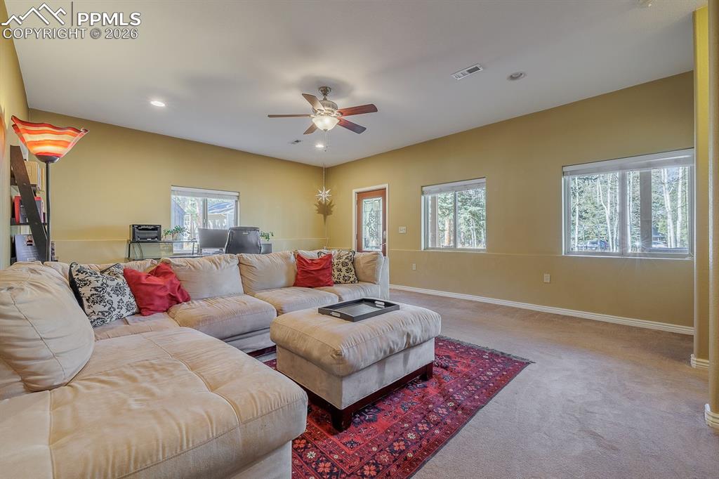 Image 25 of 32: Living Room