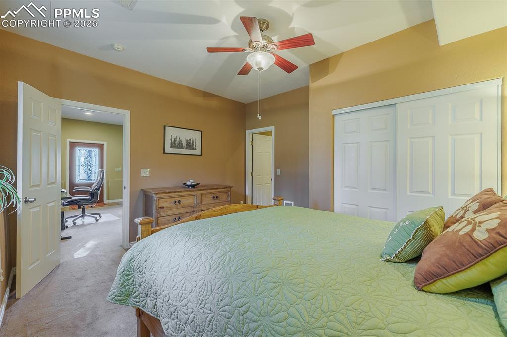 Image 26 of 32: Bedroom